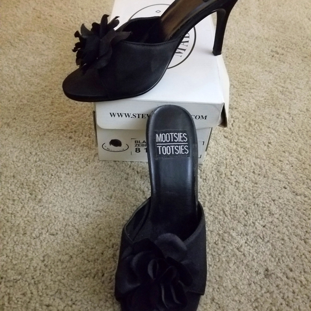 Backless heels with flower